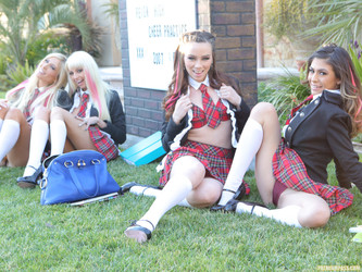 Streaker Girls/Галерея/Tasha Reign Breaking The Rules With Capri Anderson, Heather Vahn, And Rikki Six/streaker_girls_024.jpg