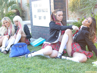 Streaker Girls/Галерея/Tasha Reign Breaking The Rules With Capri Anderson, Heather Vahn, And Rikki Six/streaker_girls_023.jpg