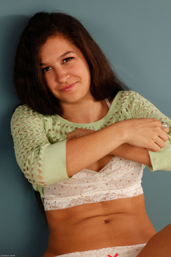 Caroline Ray/Pictures/ATK Set 290171 - Caroline Ray Gallery 1306 Young And Hairy/car145AMY_290171006.jpg