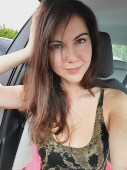 lady_in_the_streets/pics/20200524-354327670-Such_a_beautiful_day.jpg