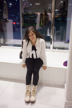 Caroline Ray/Pictures/Zishy.com Caroline Ray Fox Hills Mall - 1920px - 52x/019_fxag77giv7sw.jpg