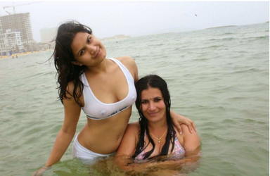 IndianGFVideos/Pics/2014-09-22 Naughty Indian girlfriends taking a dip in Tel Aviv/151672_4.jpg