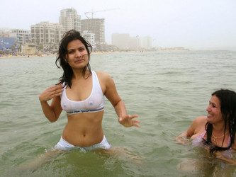 IndianGFVideos/Pics/2014-09-22 Naughty Indian girlfriends taking a dip in Tel Aviv/151672_9.jpg