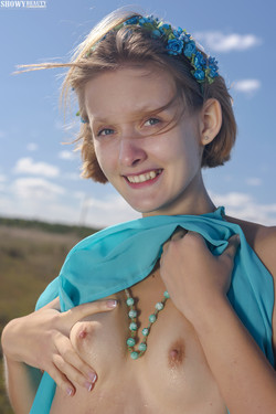 ShowyBeauty.com 2017-10-31 Mak - Azure Skies/ShowyBeauty-0009.jpg