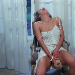 L'aubergine.est.bien.farcie.1981.BDRemux.1080p.Fre.Sub.Rus.Eng.Fre.mkv